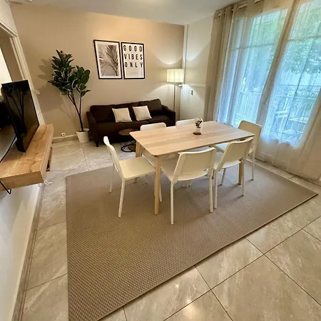 Au Coeur Du Quartier Taittinger Apartment Reims Exterior photo