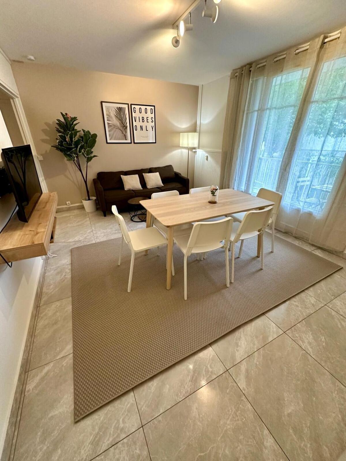 Au Coeur Du Quartier Taittinger Apartment Reims